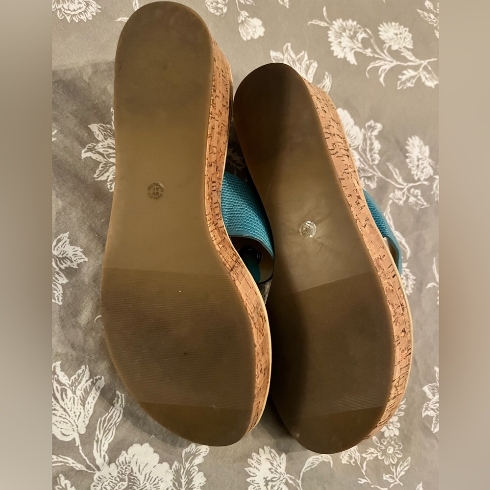 Liz Claiborne Wedge Sandals - Picture 2 of 3